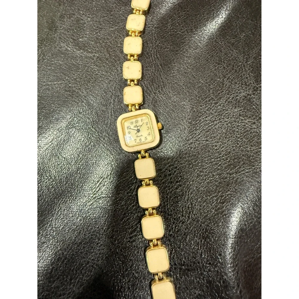 Renica quartz wristwatch